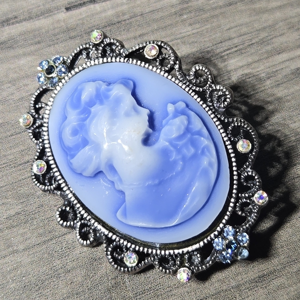 Elegant Vintage Blue Cameo Brooch